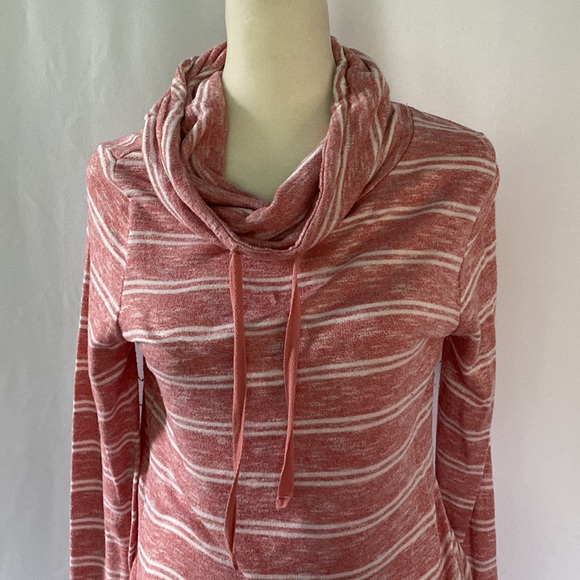 ❤️3/$30 Pink Rose Funnel Neck Oversized Shirt - Picture 2 of 6